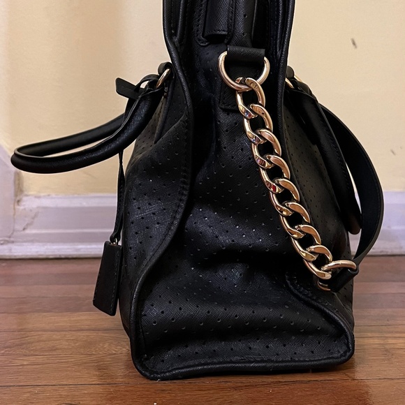 MICHAEL KORS PERFORATED HAMILTON BAG BLACK WITH GOLD - Picture 4 of 5